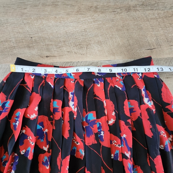 Modcloth Poppy Floral Pleated A-Line Chiffon Skirt - Picture 11 of 11
